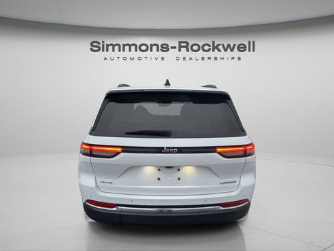 Used 2023 Jeep Grand Cherokee Laredo X image 6