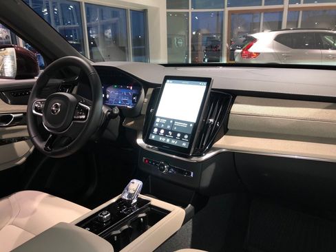 New 2026 Volvo XC90 B6 Plus w/ Protection Package Premier image 15