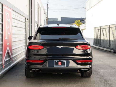 Used 2022 Bentley Bentayga image 48