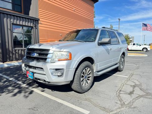 Used 2016 Ford Expedition XLT w/ Equipment Group 202A AWD/4WD image 1