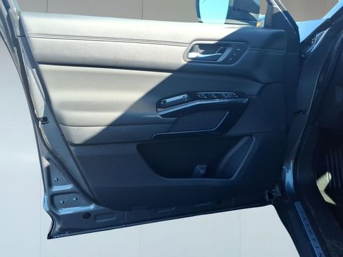 New 2026 Nissan Pathfinder Platinum FWD image 10
