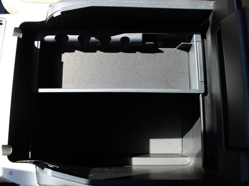 Used 2022 Ford F350 Lariat w/ Camper Package image 23