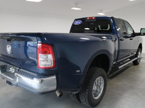 Used 2024 RAM 3500 Tradesman w/ Chrome Appearance Group AWD/4WD image 9