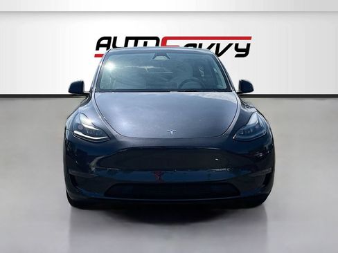 Used 2024 Tesla Model Y Long Range AWD/4WD image 2