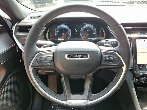 New 2025 Jeep Grand Cherokee Limited w/ Black Appearance Package image 15