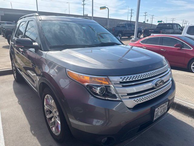 Used 2014 Ford Explorer XLT w/ Equipment Group 202A FWD image 2