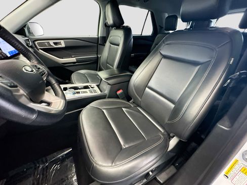 Used 2023 Ford Explorer XLT w/ Equipment Group 202A image 13