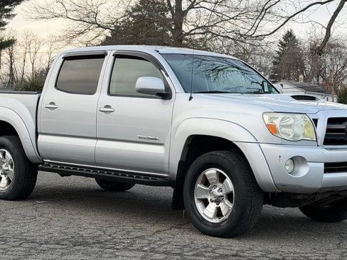 Used 2005 Toyota Tacoma V6 4dr Double Cab 4WD SB image 6