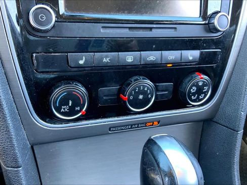 Used 2015 Volkswagen Passat 1.8T SE image 31