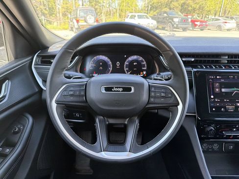 Used 2024 Jeep Grand Cherokee L Laredo AWD/4WD image 14