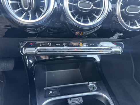 Used 2022 Mercedes-Benz CLA 250 4MATIC image 25
