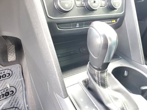 Used 2021 Volkswagen Atlas Cross Sport SE w/ Panoramic Sunroof Package image 26