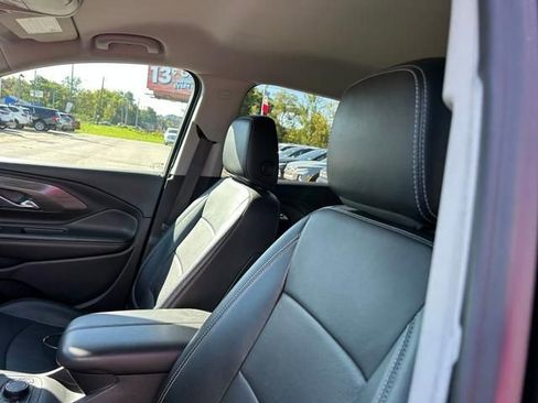 Used 2024 GMC Terrain SLT image 12