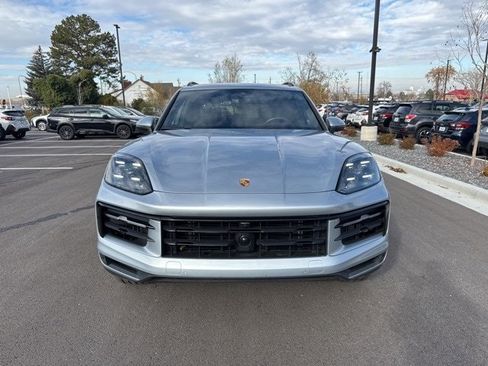 Used 2024 Porsche Cayenne w/ Premium Package image 8