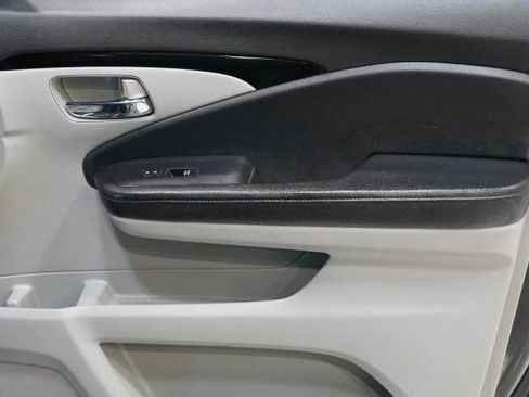 Used 2017 Honda Pilot Touring image 59
