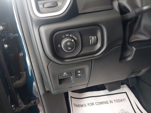Used 2023 RAM 1500 Big Horn AWD/4WD image 24