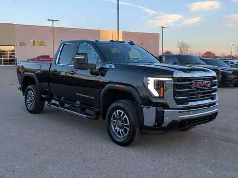 Used 2025 GMC Sierra 2500 SLE image 2