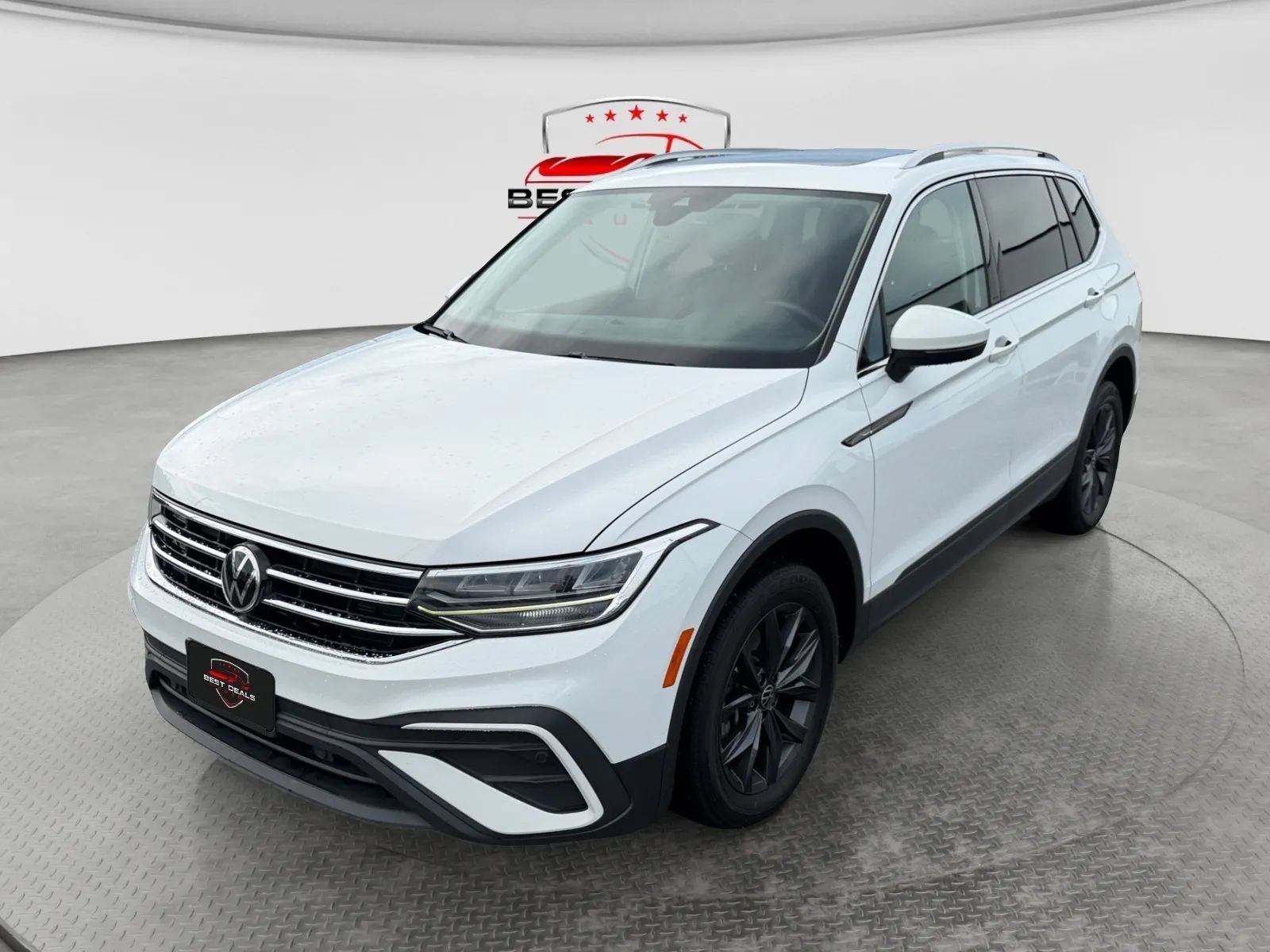 Used 2022 Volkswagen Tiguan SE AWD/4WD image 1