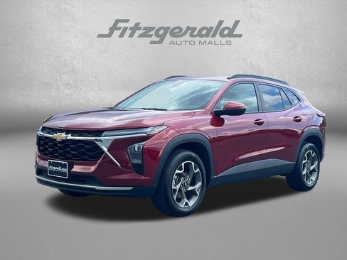 Used 2025 Chevrolet Trax LT w/ LT Convenience Package FWD image 2
