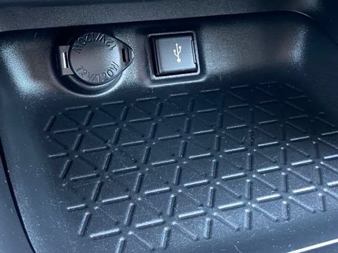 Used 2022 Toyota RAV4 XLE w/ XLE Grade Weather Package AWD/4WD image 19