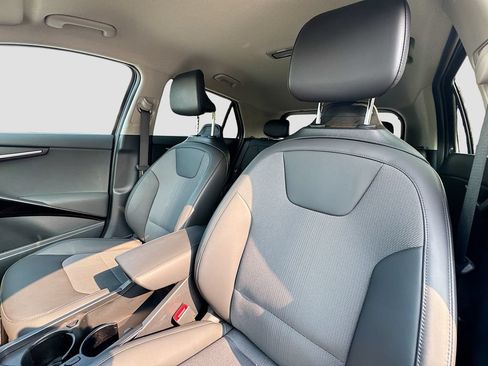 Certified 2025 Kia Niro EX FWD image 24