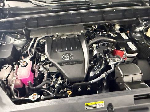 Used 2025 Toyota Highlander XLE FWD image 34