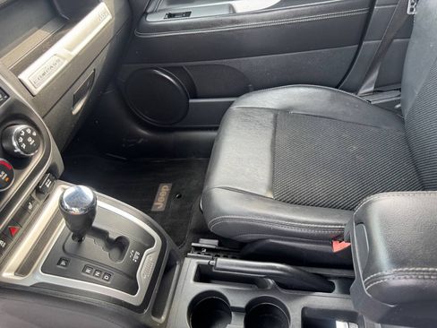 Used 2014 Jeep Compass Latitude AWD/4WD image 14