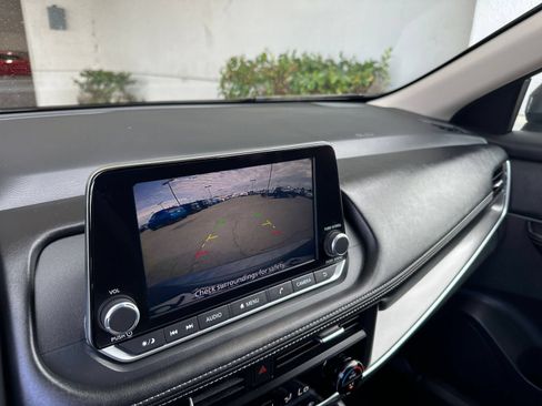 Used 2025 Nissan Rogue SV FWD image 21