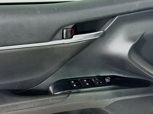 Used 2019 Toyota Camry SE FWD image 23