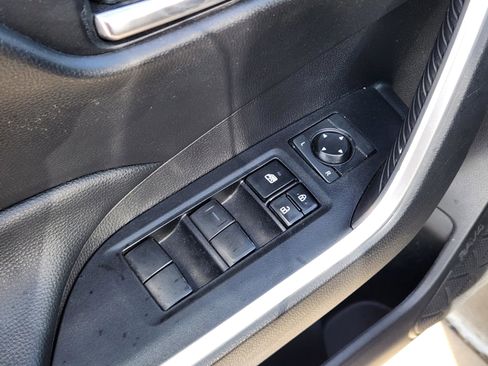 Used 2021 Toyota RAV4 XLE image 19