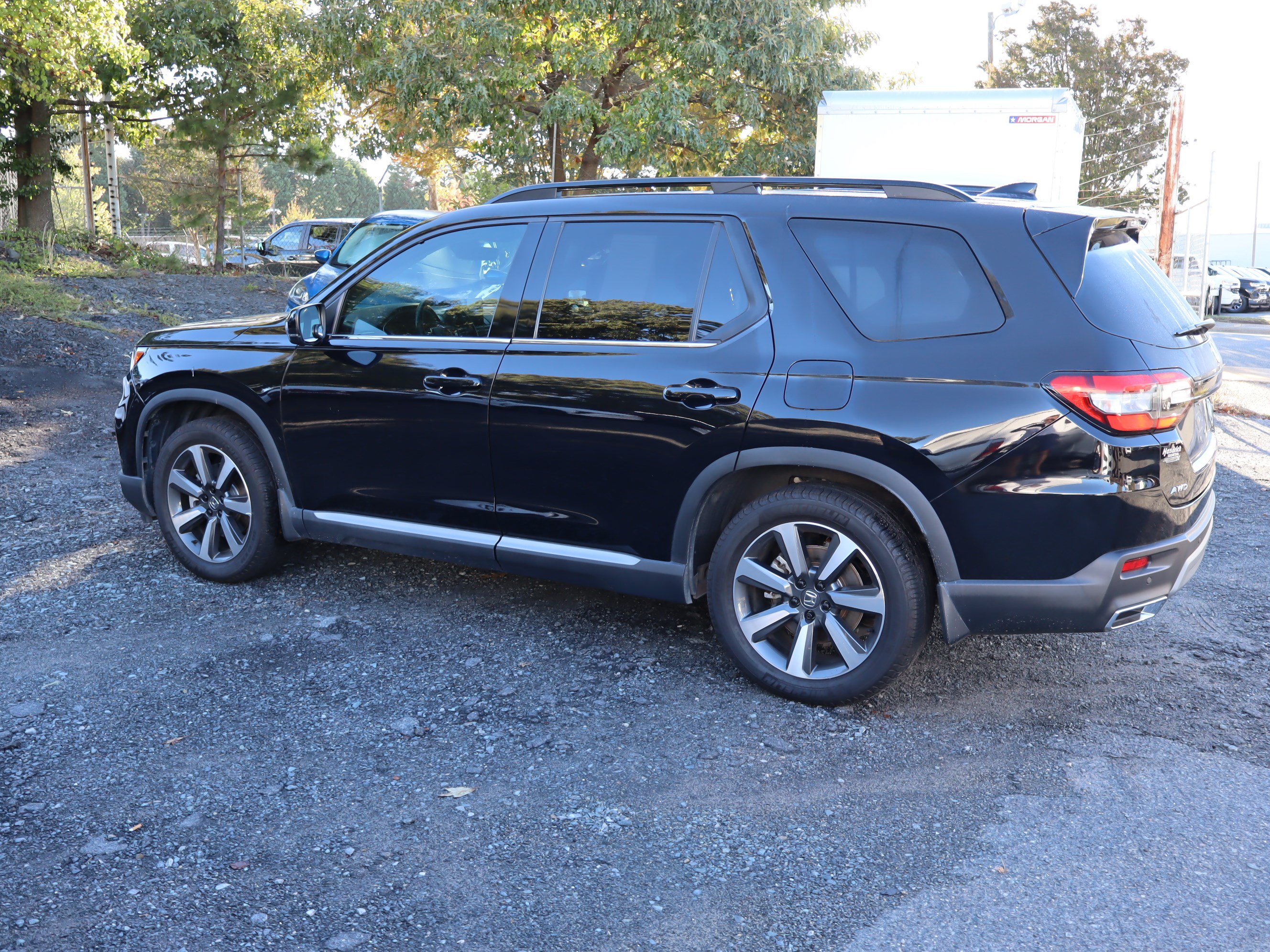 Used 2025 Honda Pilot Elite image 8