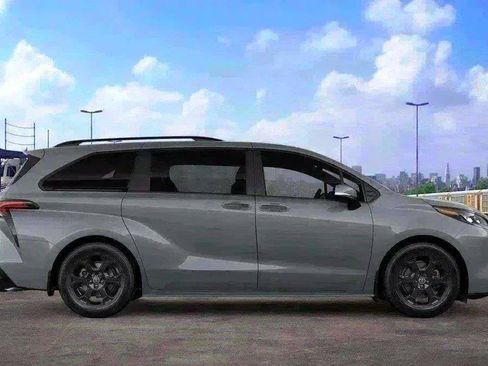 New 2026 Toyota Sienna XLE Woodland Edition AWD/4WD image 12