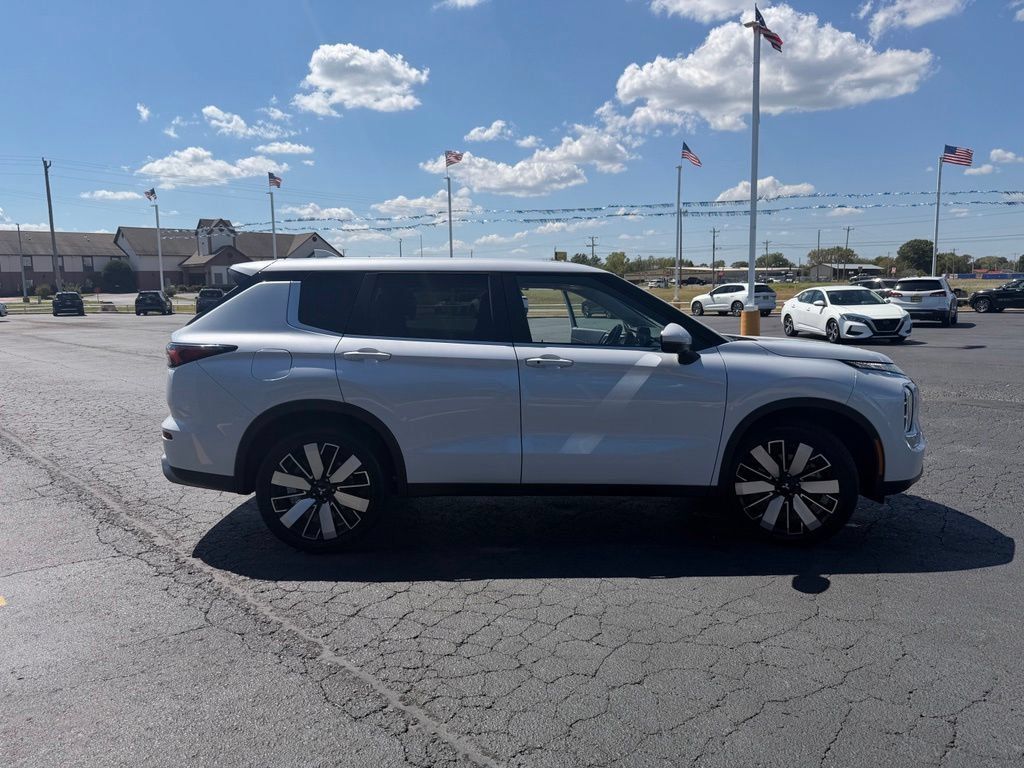 Used 2025 Mitsubishi Outlander SE AWD/4WD image 6