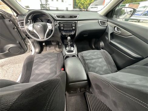 Used 2014 Nissan Rogue SV image 25
