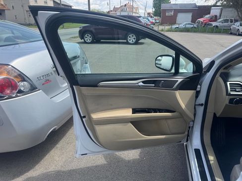 Used 2013 Ford Fusion SE FWD image 9