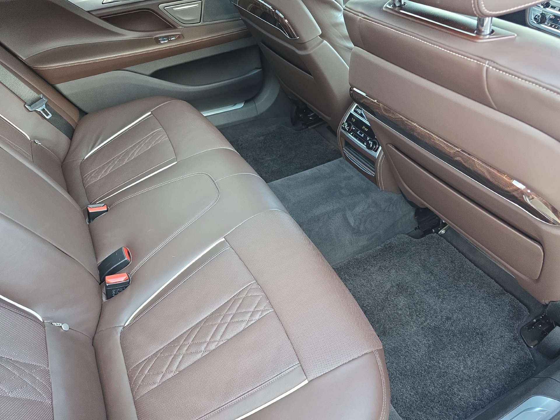 Used 2022 BMW 750i xDrive w/ Executive Package AWD/4WD image 11