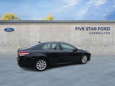 Used 2020 Toyota Camry LE image 9