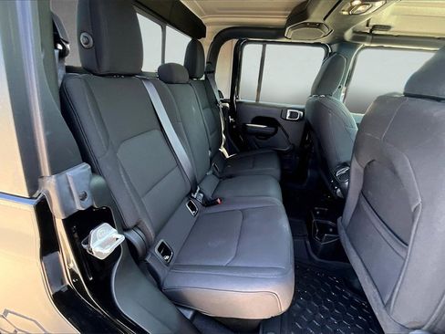Used 2023 Jeep Gladiator Sport image 29