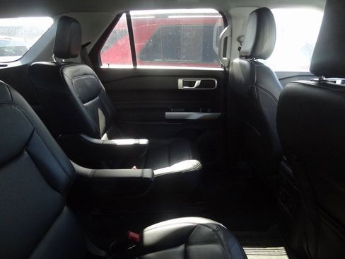 Used 2023 Ford Explorer XLT w/ Equipment Group 202A image 10