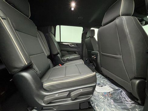 New 2025 GMC Yukon XL Elevation w/ LPO, Yukon Black Package image 42