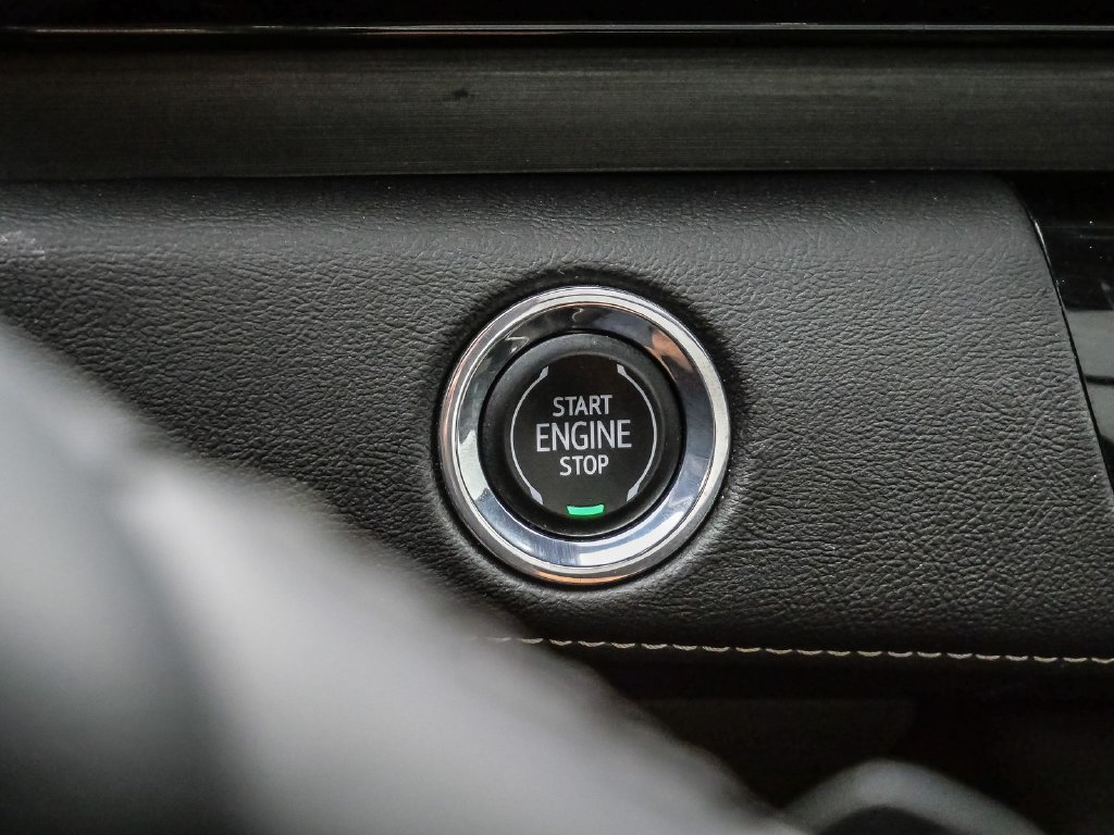Used 2023 Cadillac Escalade Premium Luxury AWD/4WD image 35