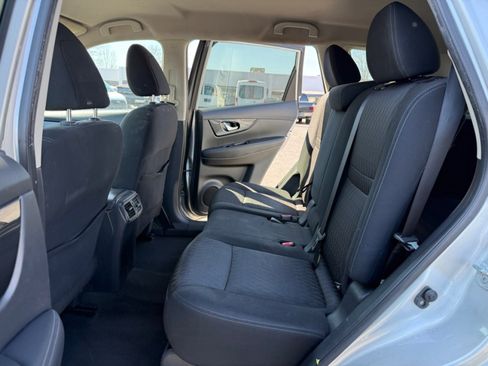 Used 2017 Nissan Rogue SV image 26