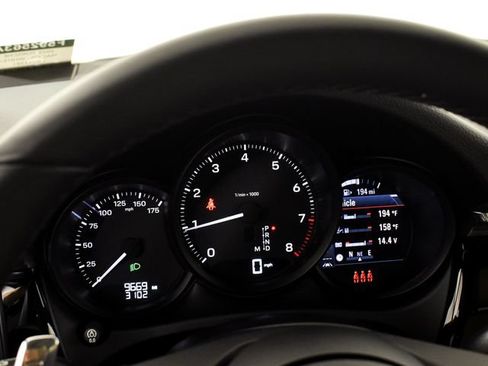 Used 2025 Porsche Macan AWD/4WD image 24