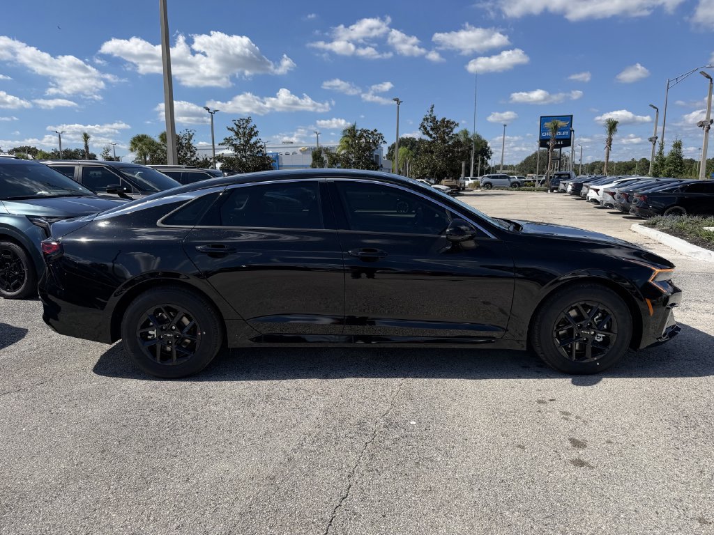 New 2027 Kia K5 LXS FWD image 3