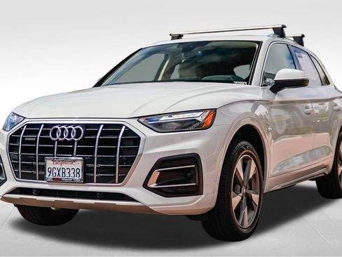 Used 2023 Audi Q5 2.0T Premium w/ Convenience Package AWD/4WD image 3