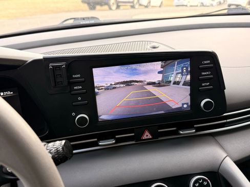 Used 2021 Hyundai Elantra SE image 31