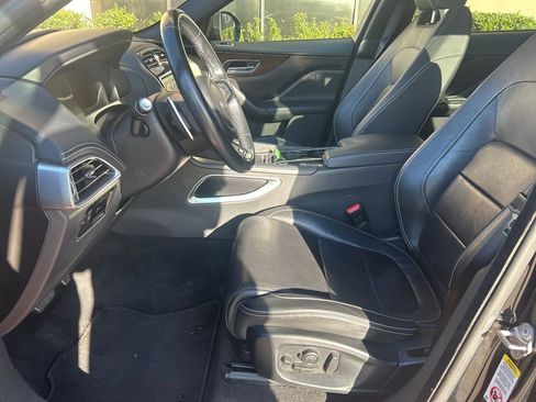 Used 2017 Jaguar F-PACE S image 17
