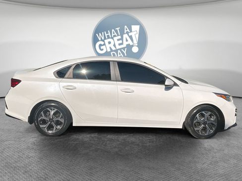 Used 2021 Kia Forte LXS FWD image 2