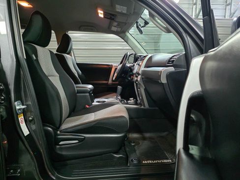 Used 2018 Toyota 4Runner SR5 w/ Wilderness Package image 14