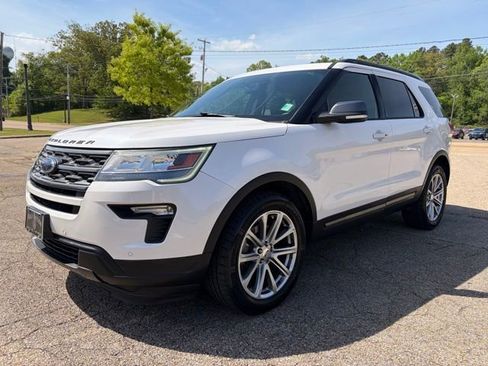 Used 2018 Ford Explorer XLT w/ Equipment Group 202A AWD/4WD image 1